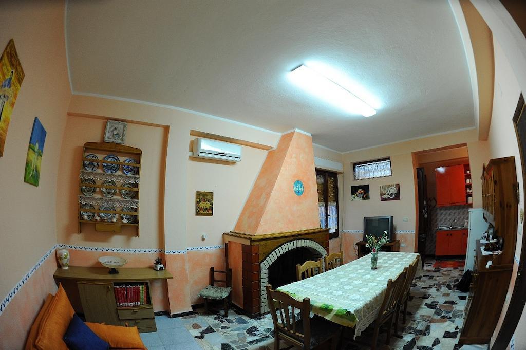 B&B Antoclo Di Concas Angela Margherita Villacidro Екстер'єр фото